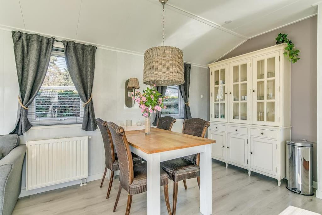 4-Pers. Chalet Met Eigen Parkeerplaats In Veluwe Putten Exterior foto